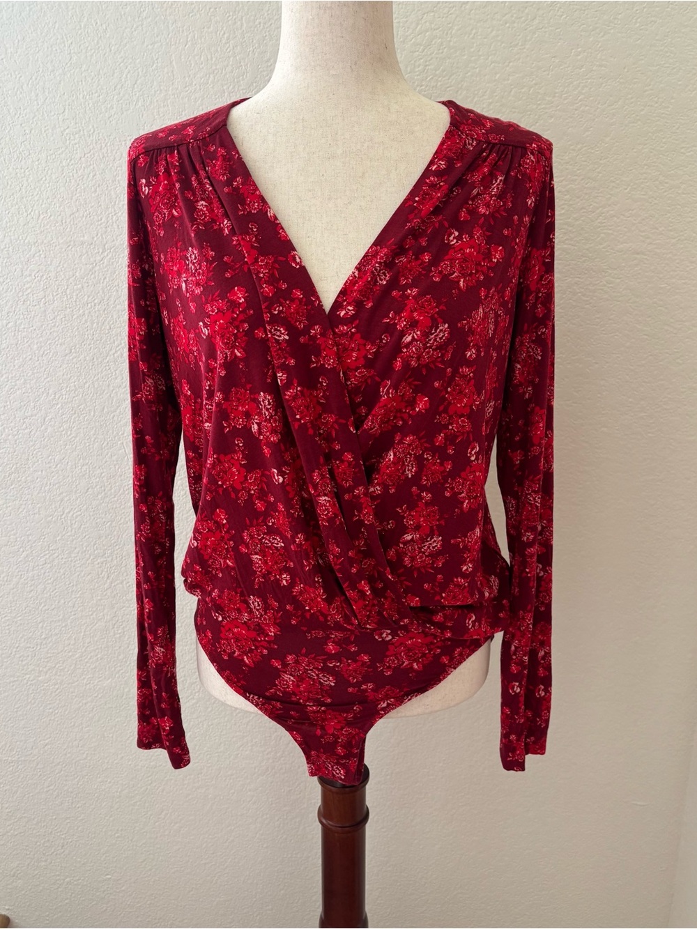 Free People turnt red floral print long sleeve bodysuit size medium NWOT - Picture 2 of 11